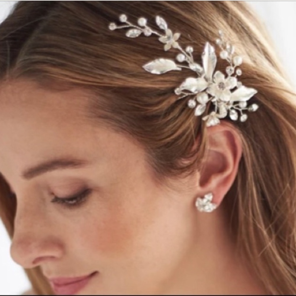 Dareth Colburn Pearl Floral hair clip Bridal